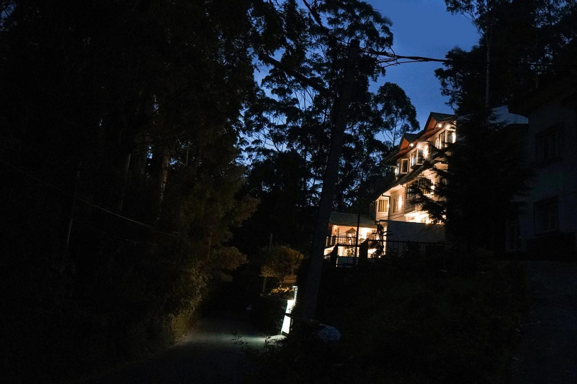 Blue Moon Residency Ξενοδοχείο Νουβάρα Ελίγια Εξωτερικό φωτογραφία